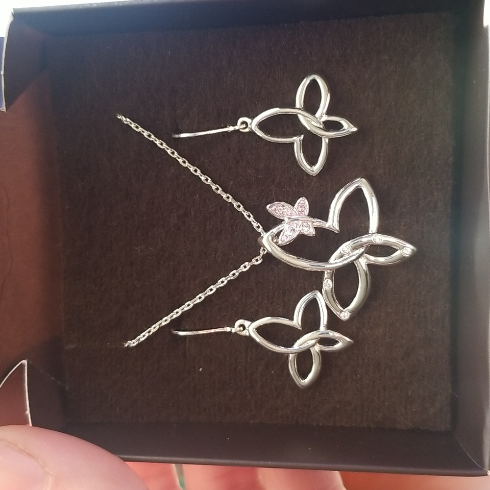 Sterling silver jewelry set.